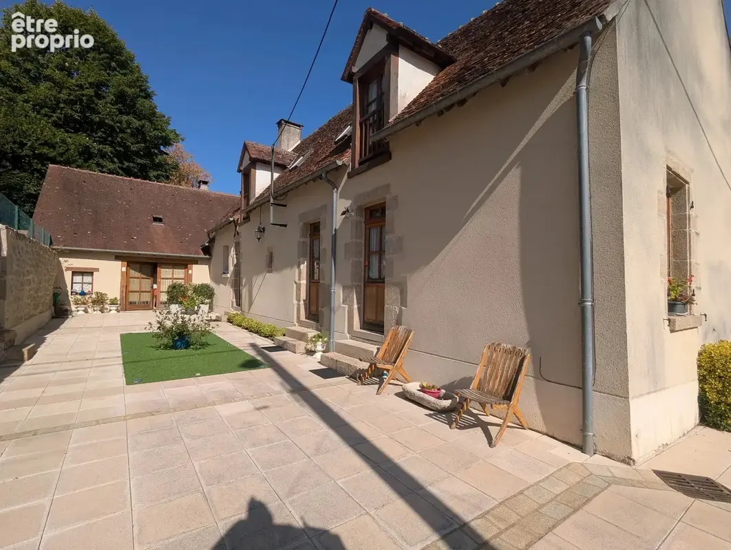 Belle propriété de caractère, idéalement située à quelques minutes à pied de Saint-Benoît-du-Sault - photo 2