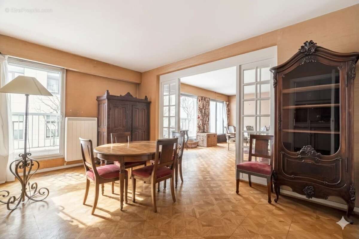 Appartement à NEUILLY-SUR-SEINE