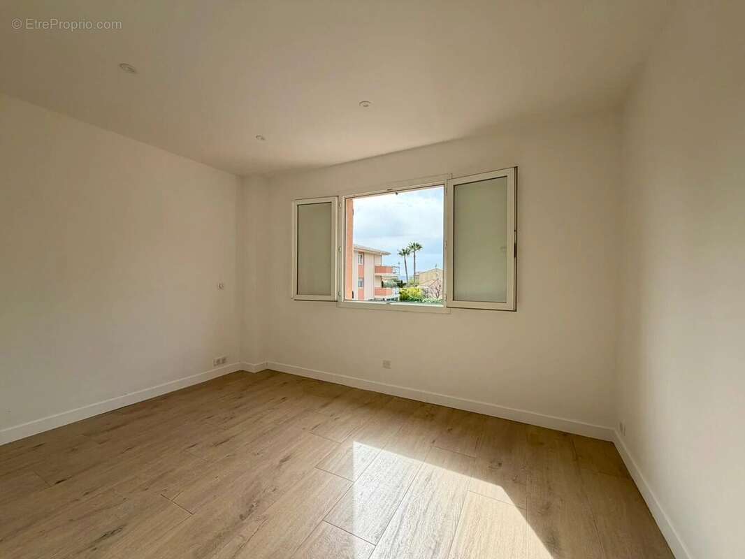 Appartement à CARROS
