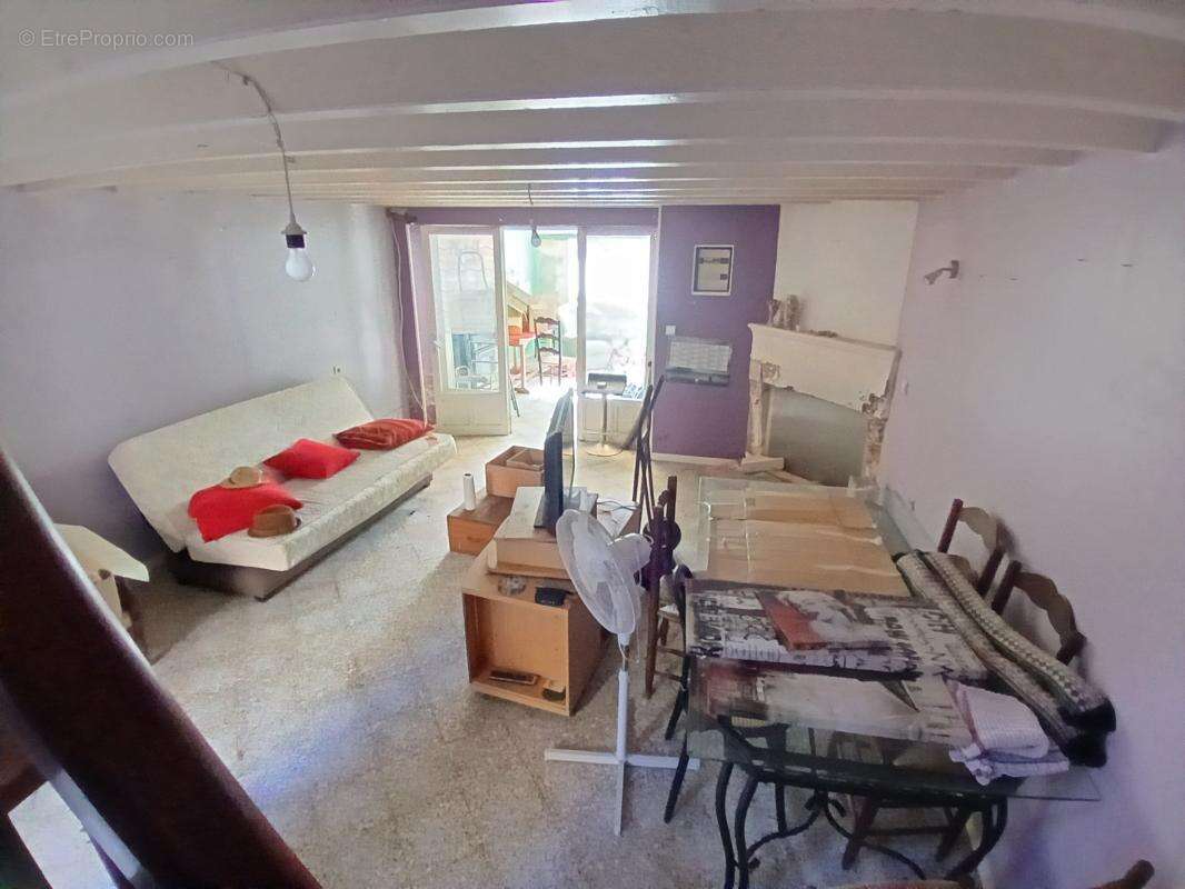 Maison à MONTMOREAU-SAINT-CYBARD