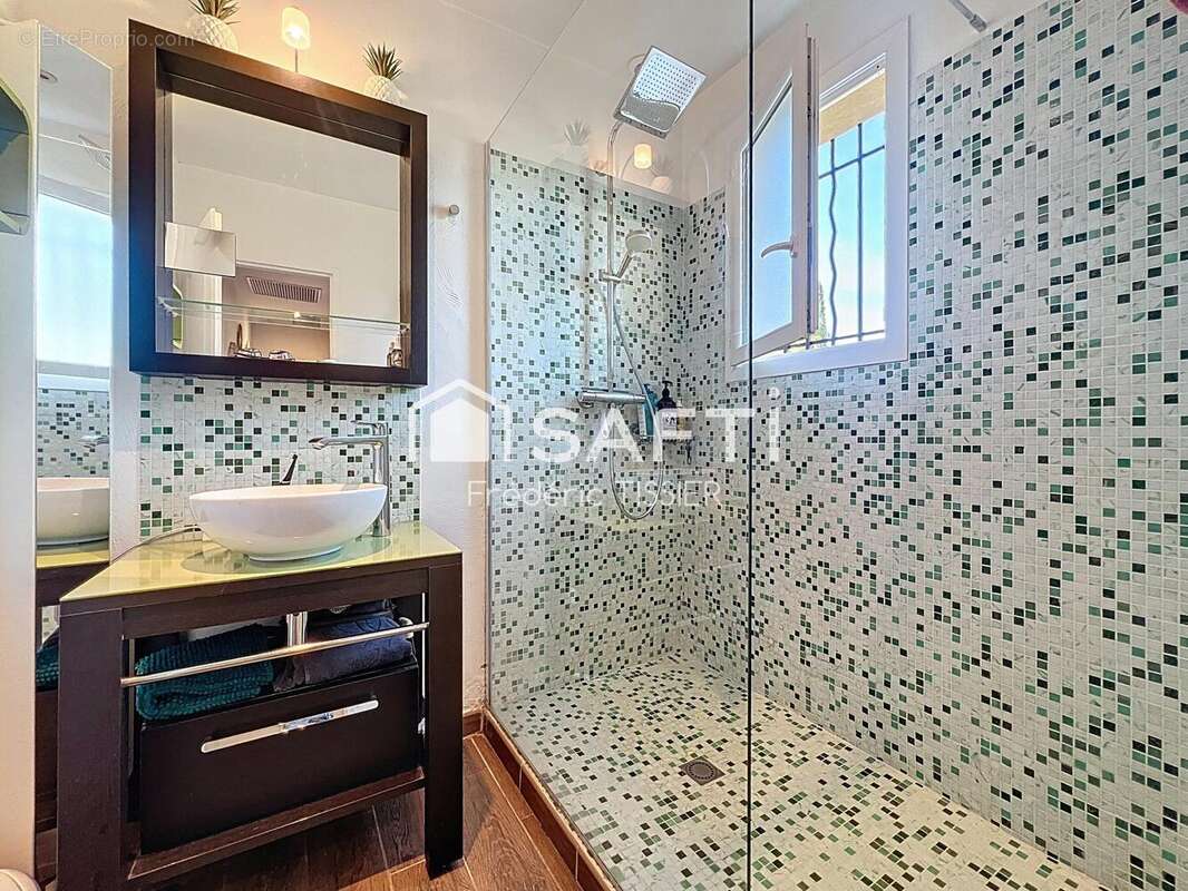 Photo 8 - Maison à LA ROQUETTE-SUR-SIAGNE