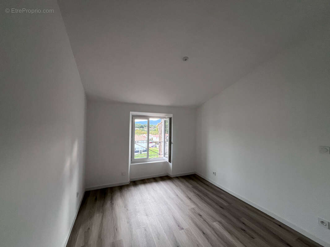 Tres beau t3 traversant dernier etage carnoules - photo 5