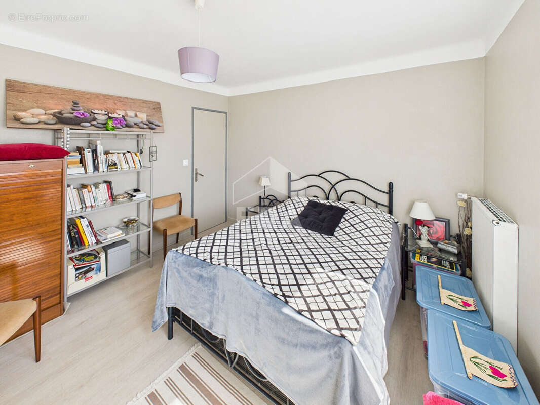 Maison à ONET-LE-CHATEAU