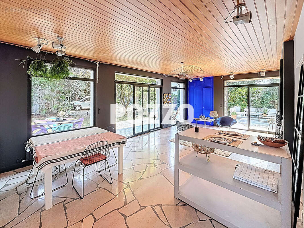 Maison de 7 pièces (323 m²) en vente à DONVILLE LES BAINS - photo 12