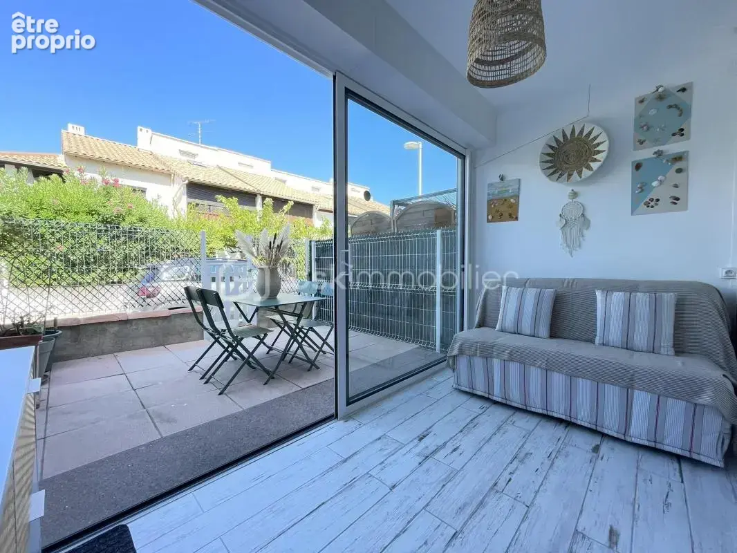 Studio cabine rénové et meublé avec loggia, terrasse et parking – Le Grau-du-Roi, secteur Boucanet - photo 3