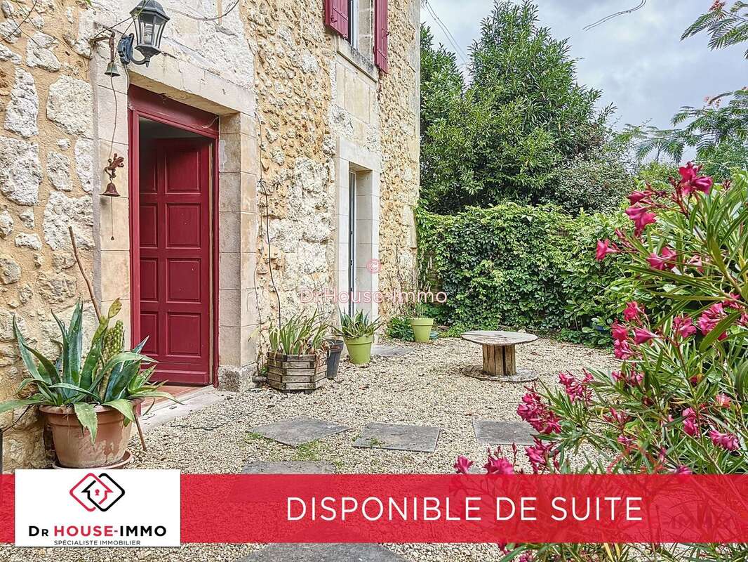 Maison à DOUVILLE