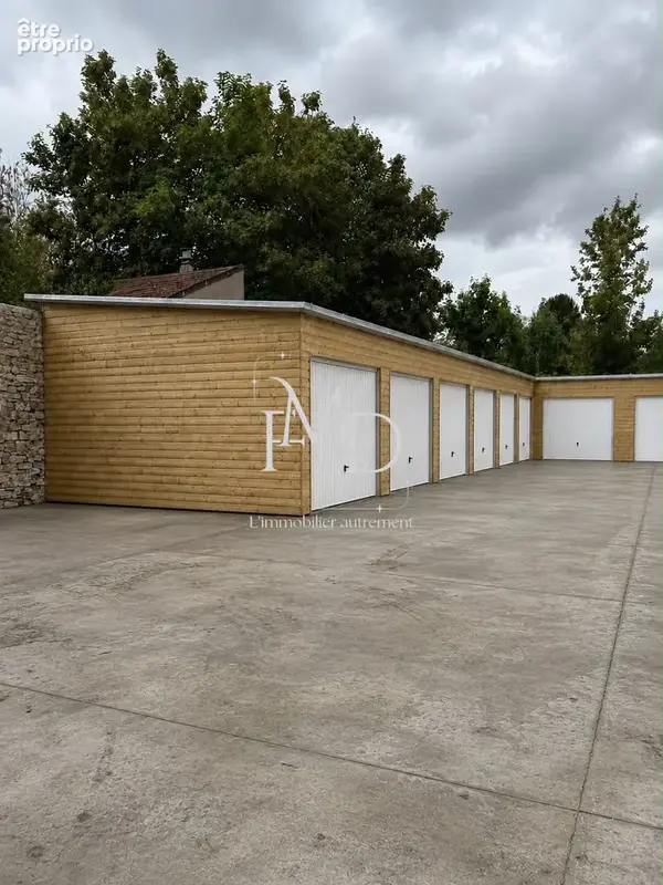 Parking à CHARMES