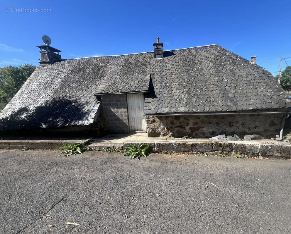 Maison à EGLISENEUVE-D'ENTRAIGUES