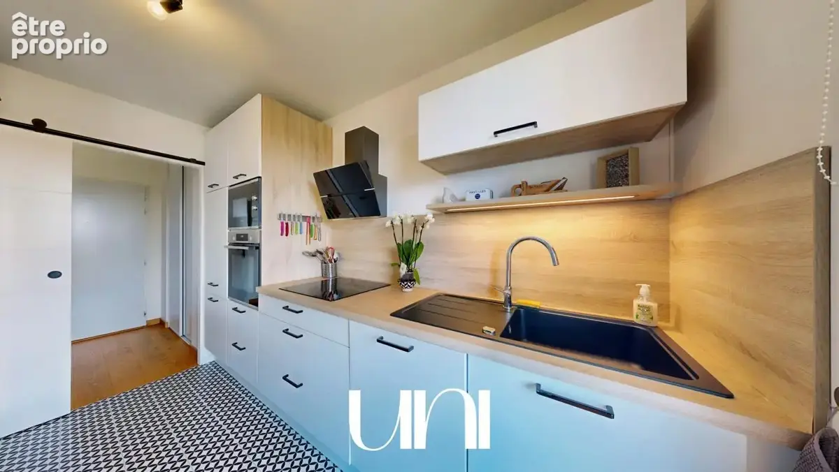 Appartement 5 pièces de 98 m2 avec caves, balcon, ascenseur et parkings - CAEN Saint-Gilles - photo 2