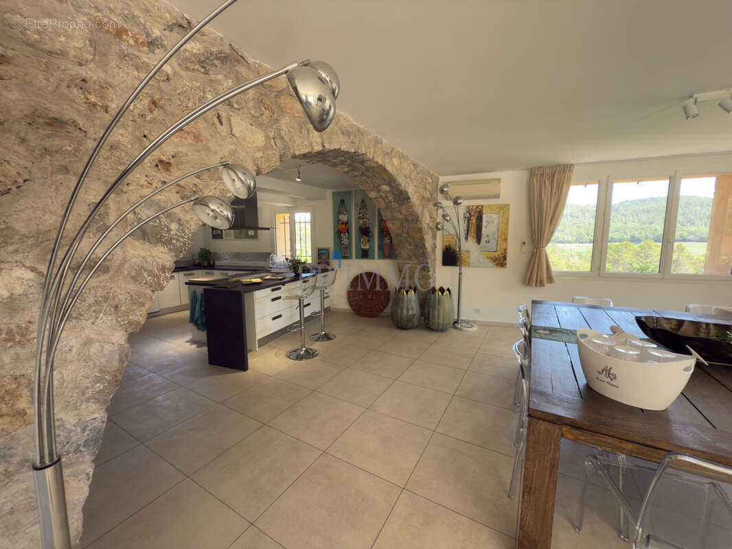 Maison à LORGUES
