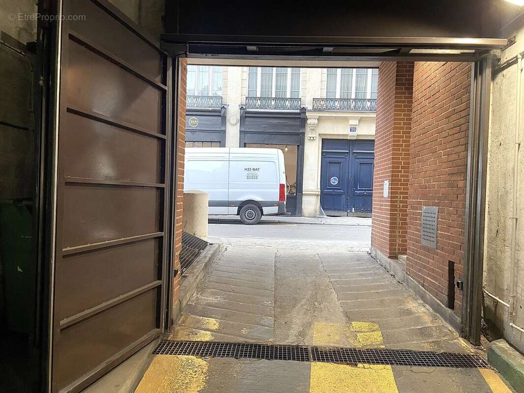 Parking à PARIS-3E