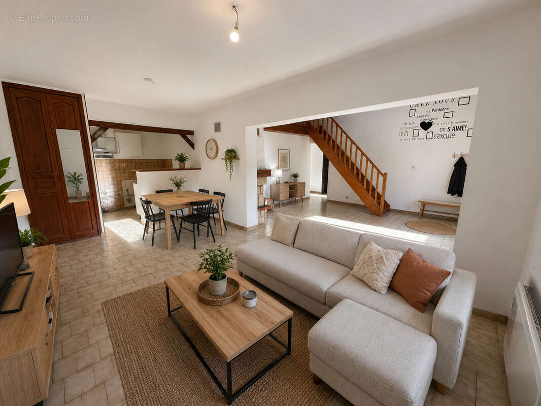 Maison à SOLLIES-TOUCAS