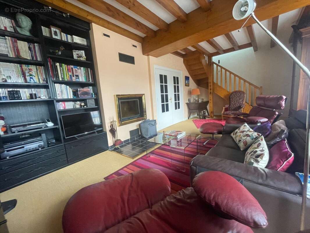 Maison à SAINT-GENES-CHAMPANELLE