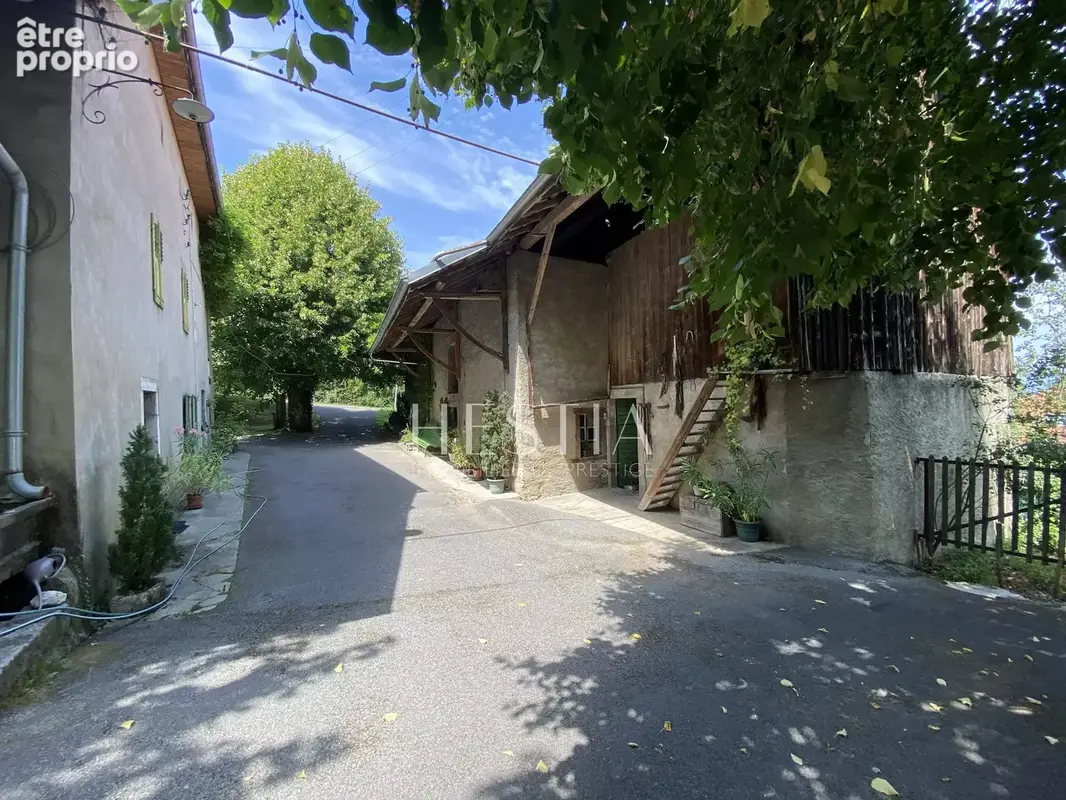 Maison à LA ROCHE-SUR-FORON