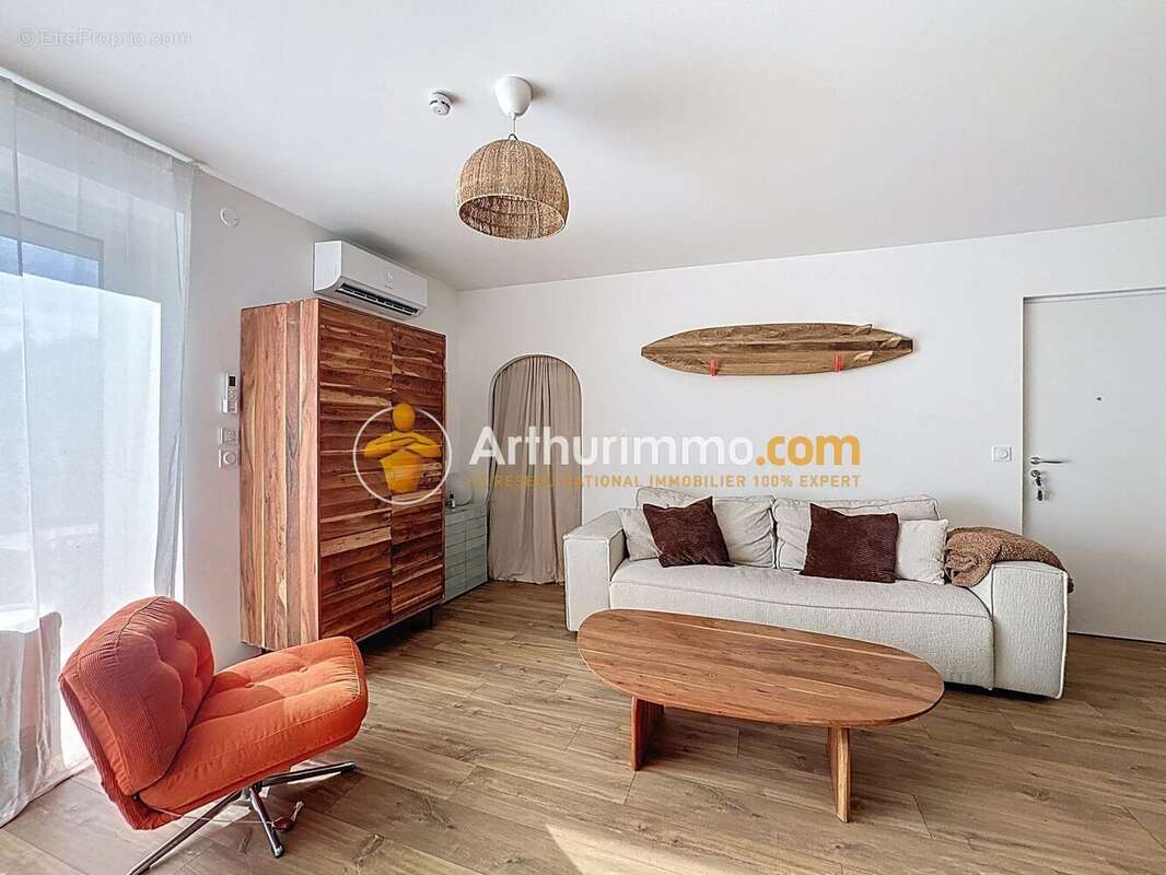 Appartement à NIVOLAS-VERMELLE