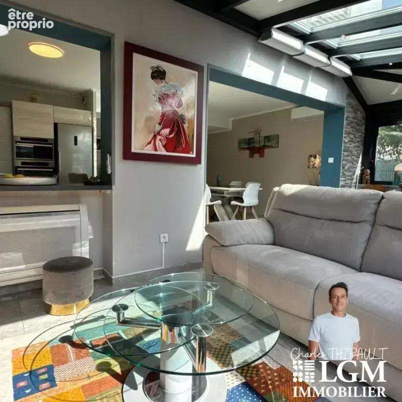 Maison lumineuse 3 chambres – Extérieurs soignés, spa et grande pièce de vie - photo 2