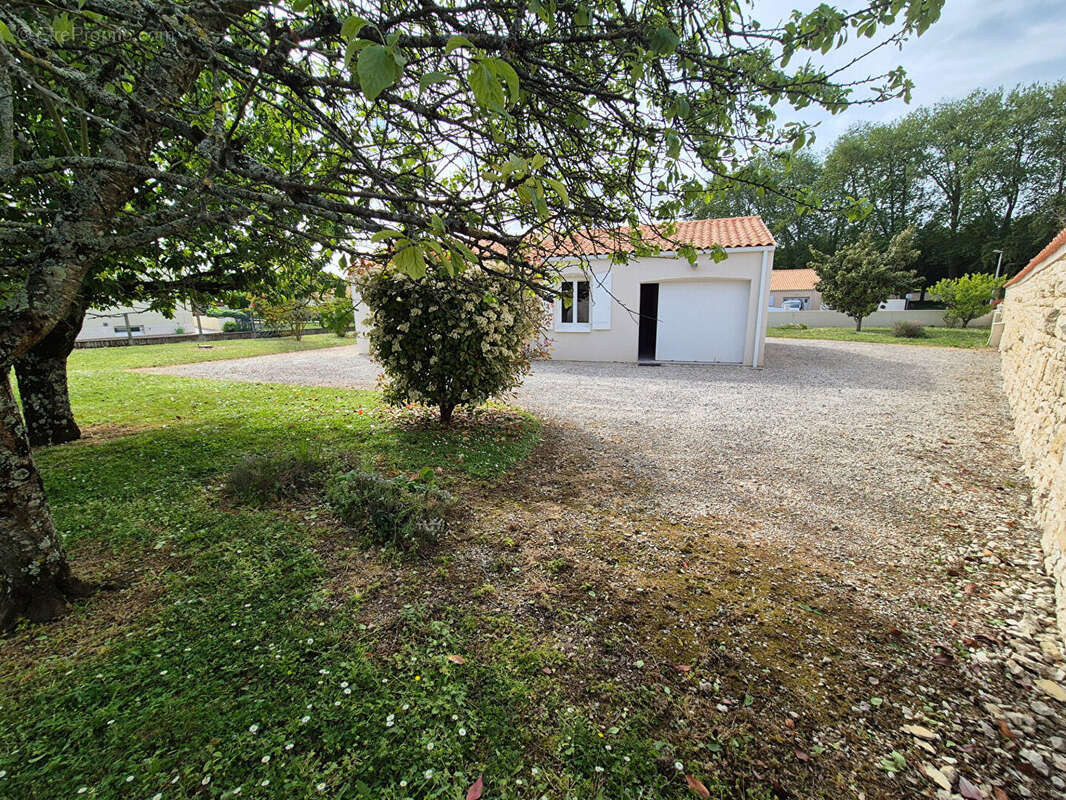 Maison à SURGERES