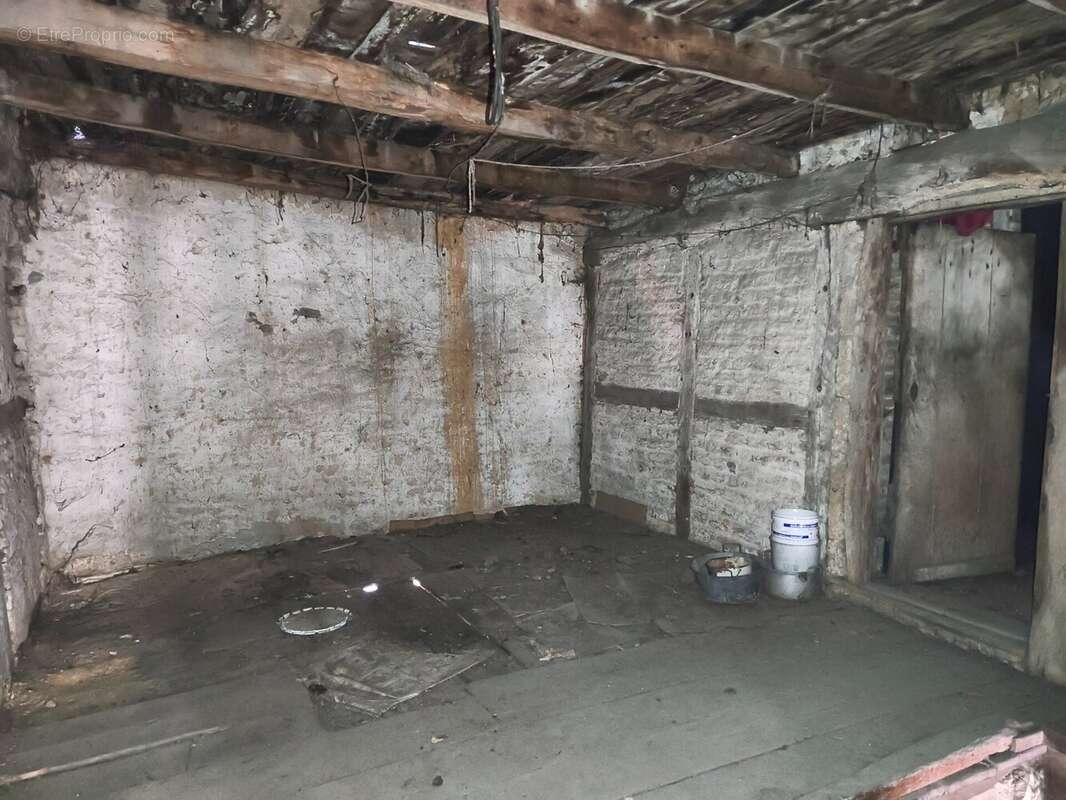 Maison à SAINT-TRIVIER-DE-COURTES