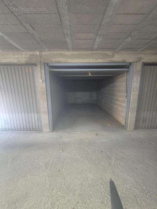 Parking à PONT-SAINT-ESPRIT