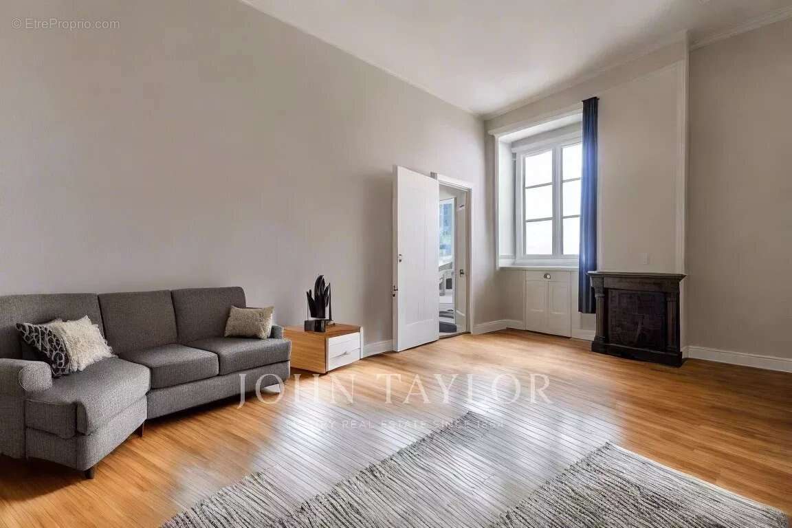 Appartement à rénover aux volumes généreux - Chartrons - John Taylor Bordeaux - photo 7