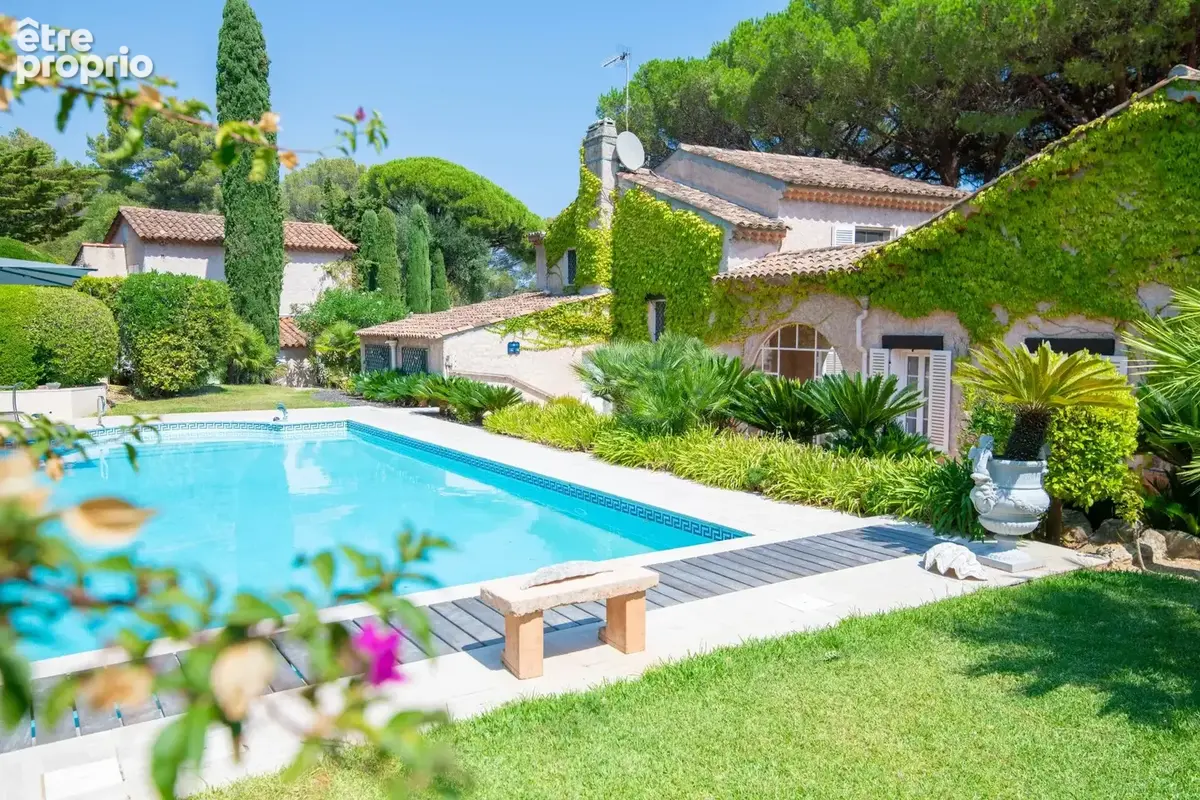 Mas de caractère de 1938 dans un domaine privé, parc de 6 450 m² à deux pas des plages - photo 1