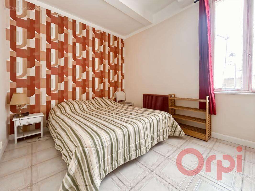 À Vendre : Authentique maison de ville avec patio, cour privative et stationnement - photo 9