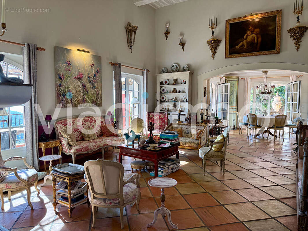 Maison à LA GARDE-FREINET