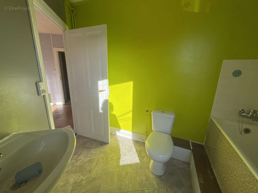 Appartement à EGLISENEUVE-D'ENTRAIGUES