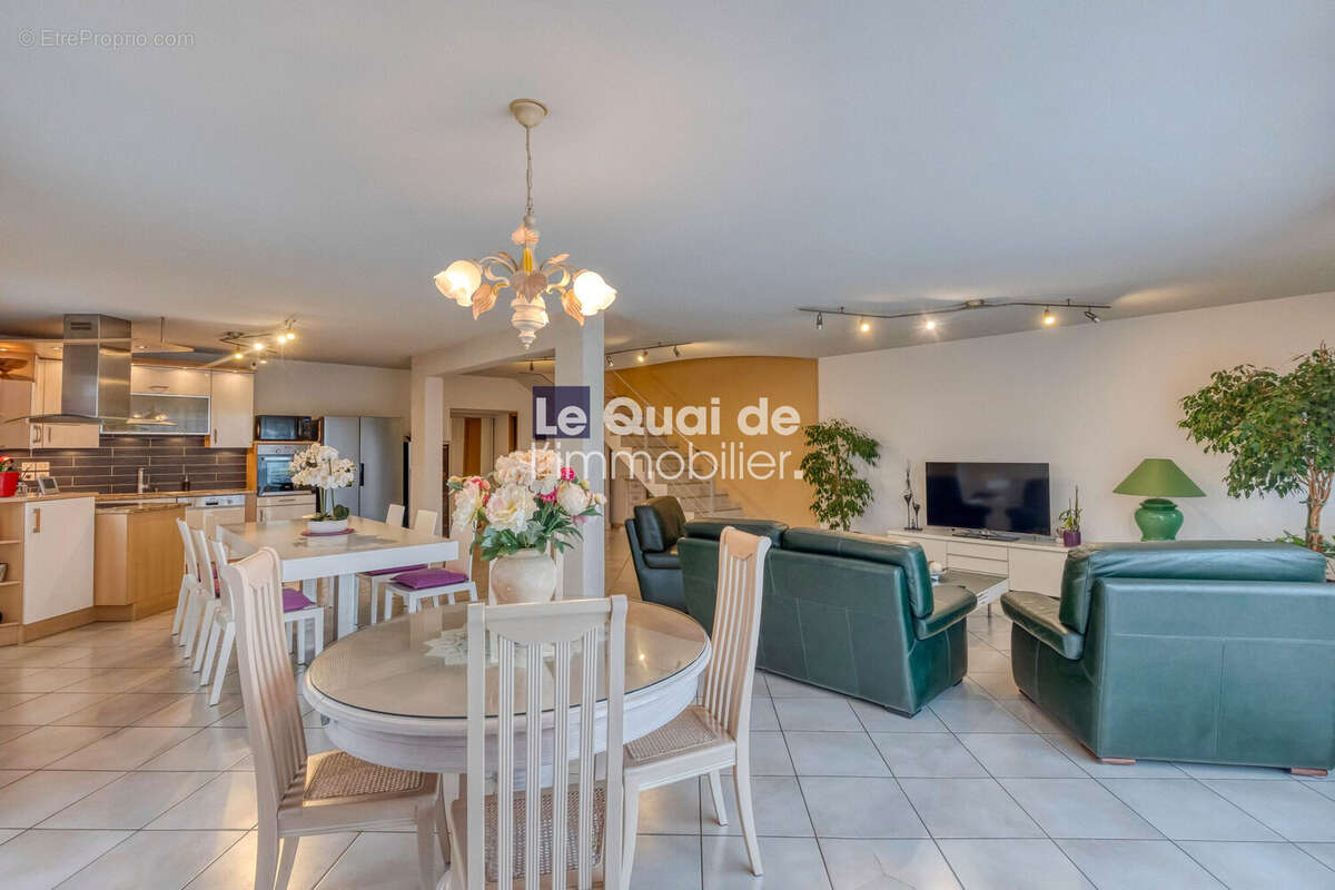 Maison à SAINT-SIMEON-DE-BRESSIEUX