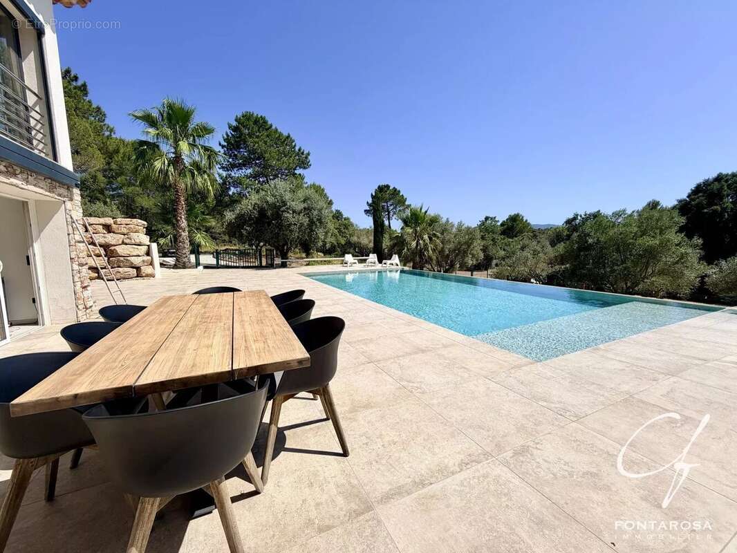 Maison à ROQUEBRUNE-SUR-ARGENS