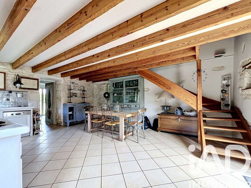 Photo 8 - Maison à MOUZEUIL-SAINT-MARTIN
