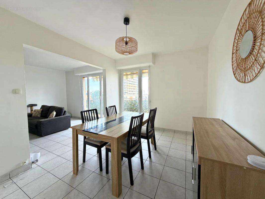 Appartement à RILLIEUX-LA-PAPE