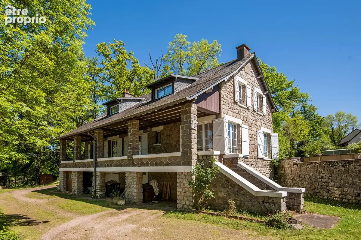 Photo Maison à Saint-Pantaleon-De-Larche au prix de 422 500€
