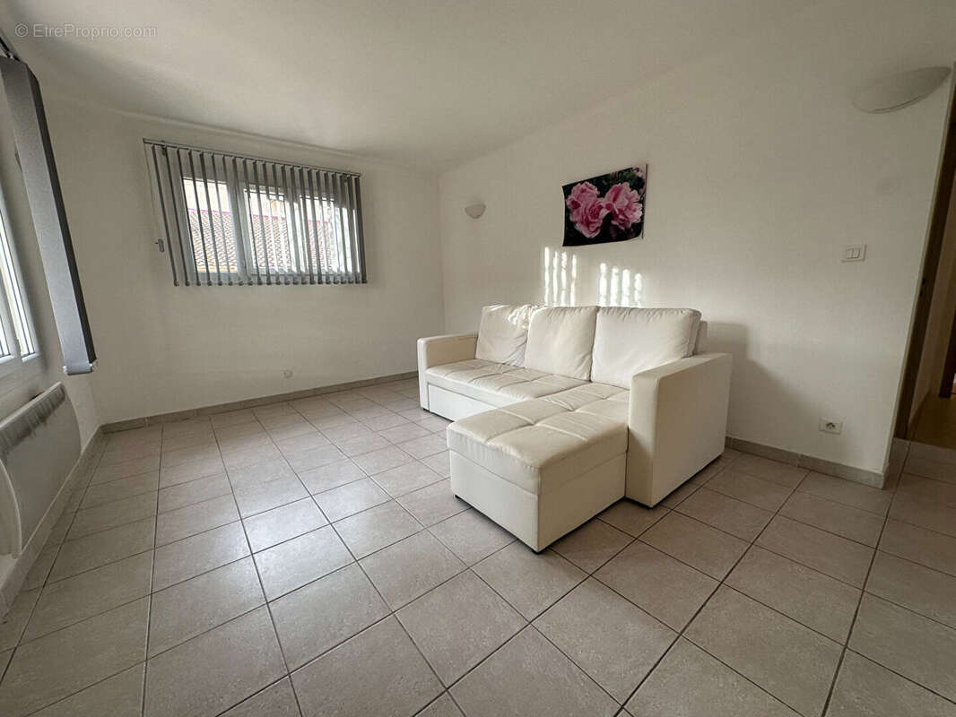 Maison à SAINT-MITRE-LES-REMPARTS