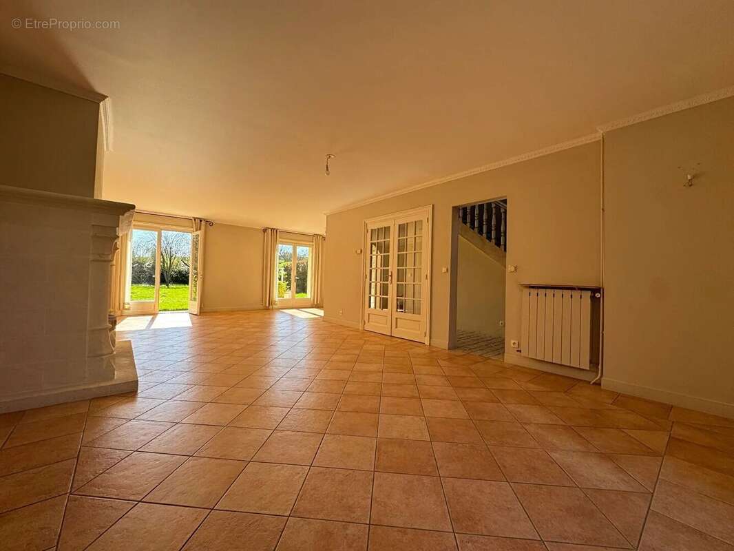 Maison à SAINT-NOM-LA-BRETECHE