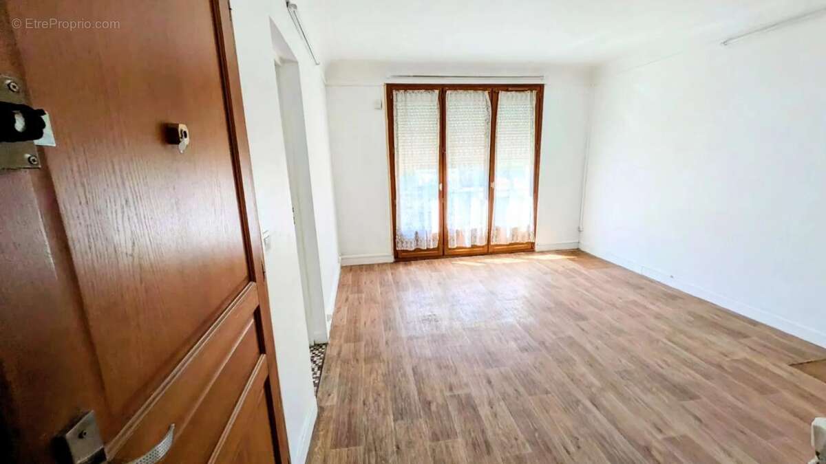 Maison de 9 pièces de 200 m² situé à Le Blanc-Mesnil - photo 2