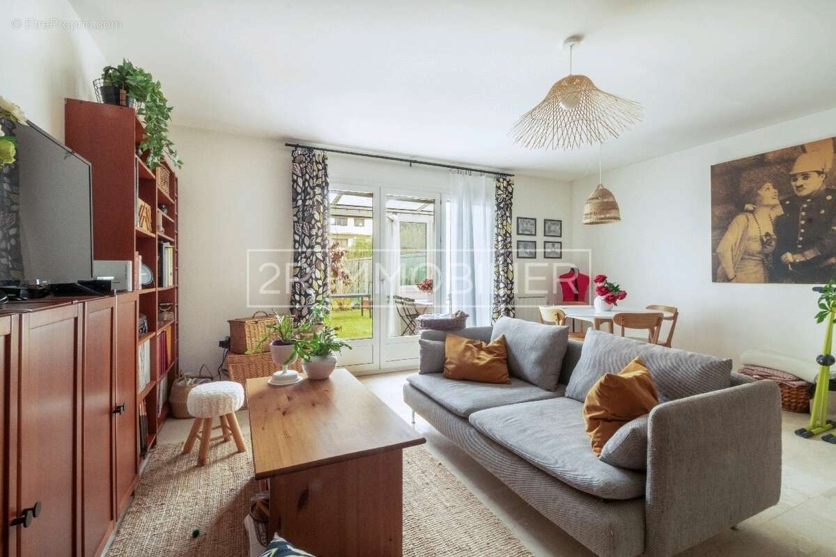 Maison à SAINT-THIBAULT-DES-VIGNES