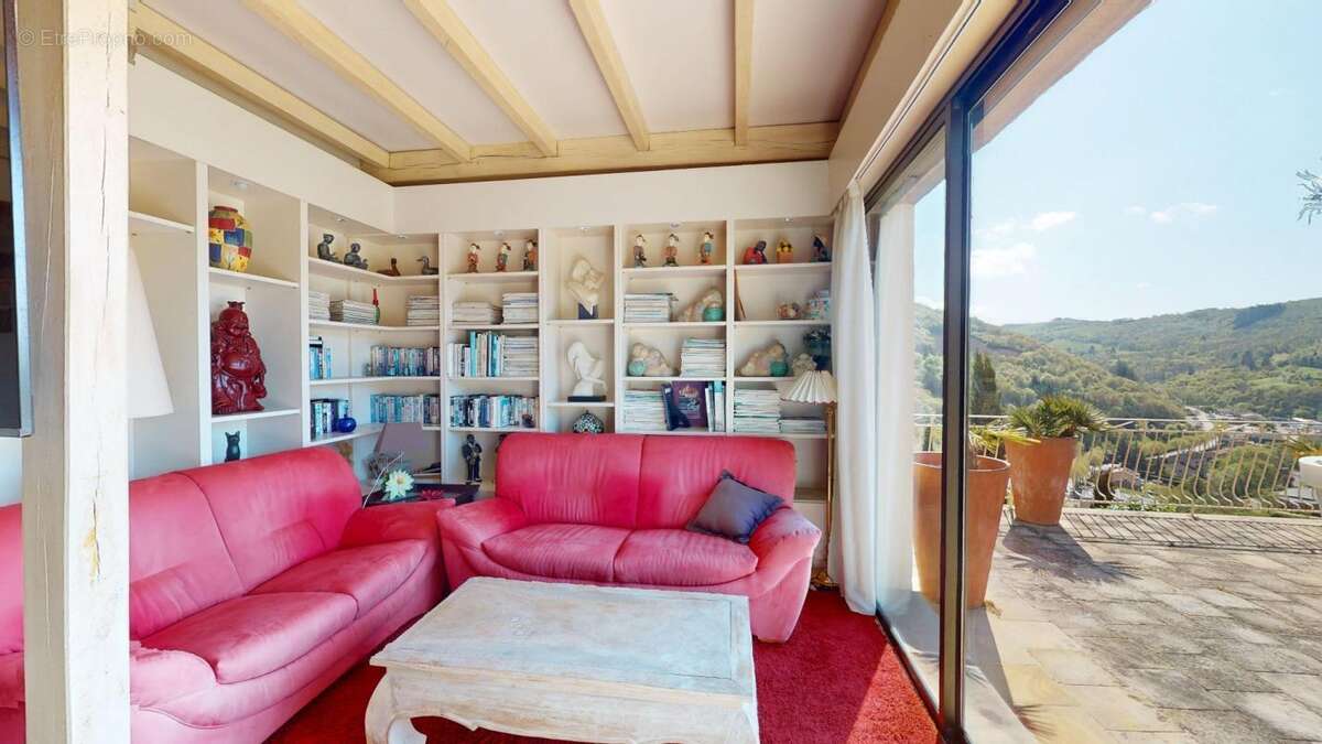 Maison à SAINT-SERNIN-SUR-RANCE