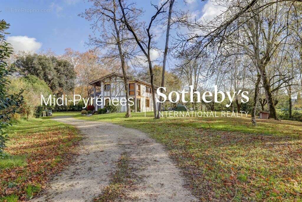 Maison à SAINT-SULPICE