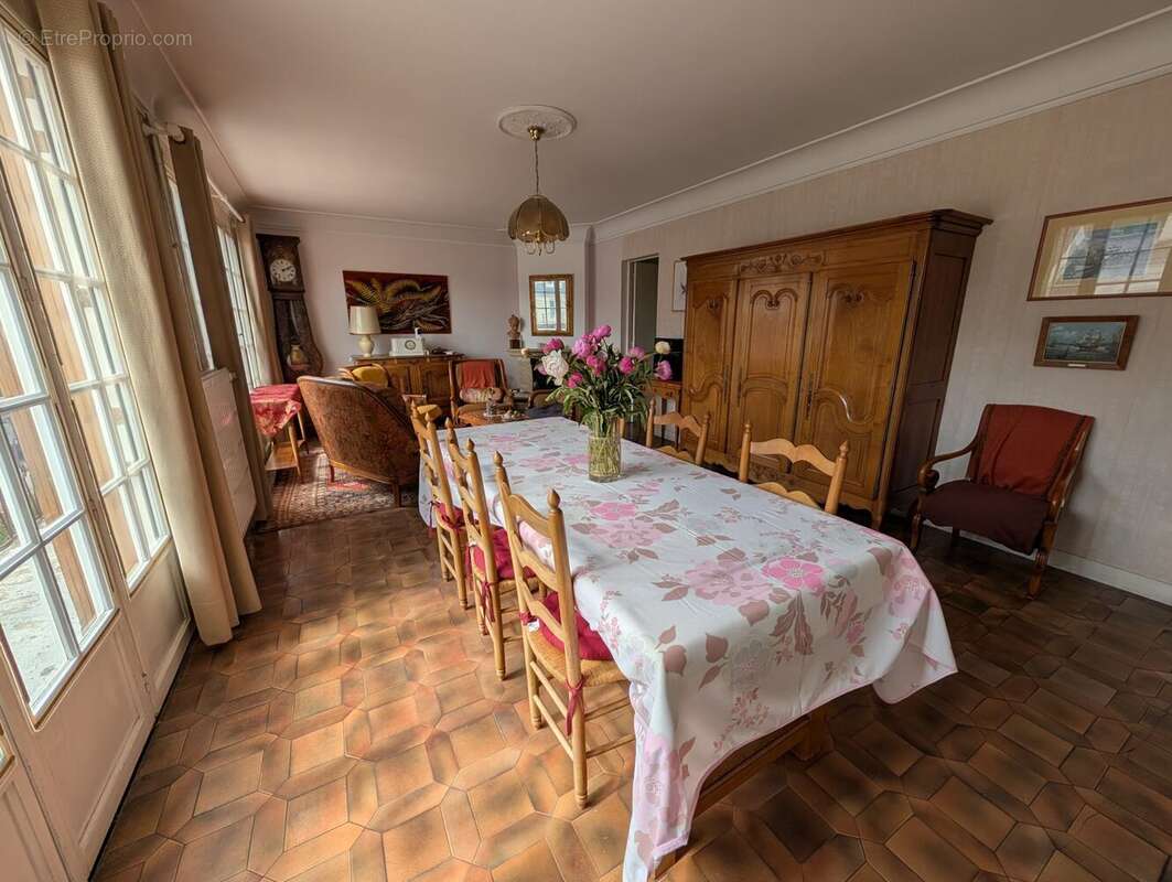 Maison à LES CLAYES-SOUS-BOIS