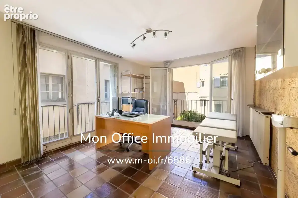 Référence : 6586-DVI. - Aix Centre – Appartement T3 avec balcon, ascenseur et stationnement ! - photo 2