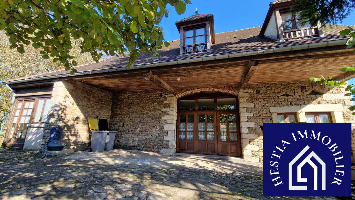 Maison à CORROMBLES