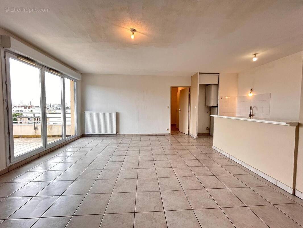   - Appartement à VILLEURBANNE