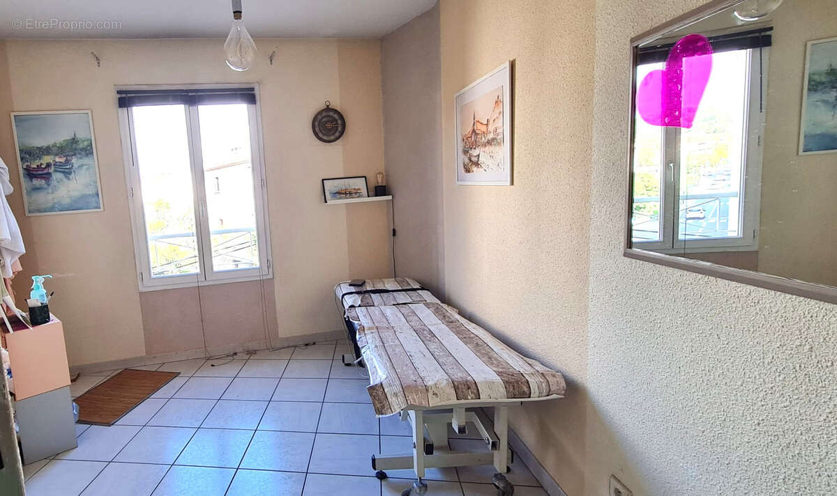local professionel, ascenseur, 2 places de stationnement - photo 3