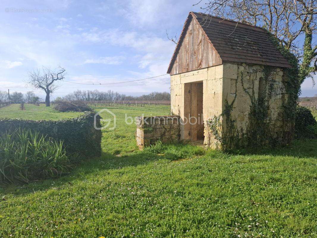 Corps de ferme en partie habitable - 500 m² sur terrain de 3000 m² - photo 7