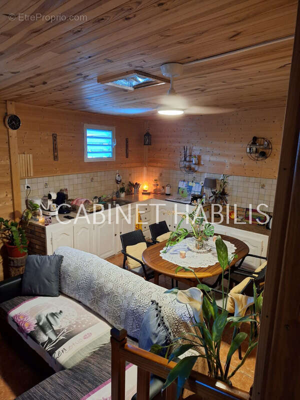 A vendre - une maison de type t4 d'environ 84,88 m2 - saint-benoit - 260 400 € hai - photo 3