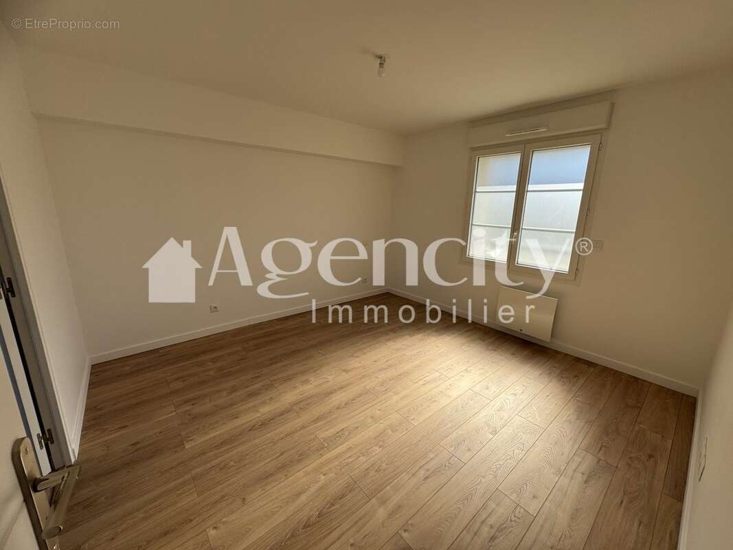 Maison à BUSSY-SAINT-GEORGES