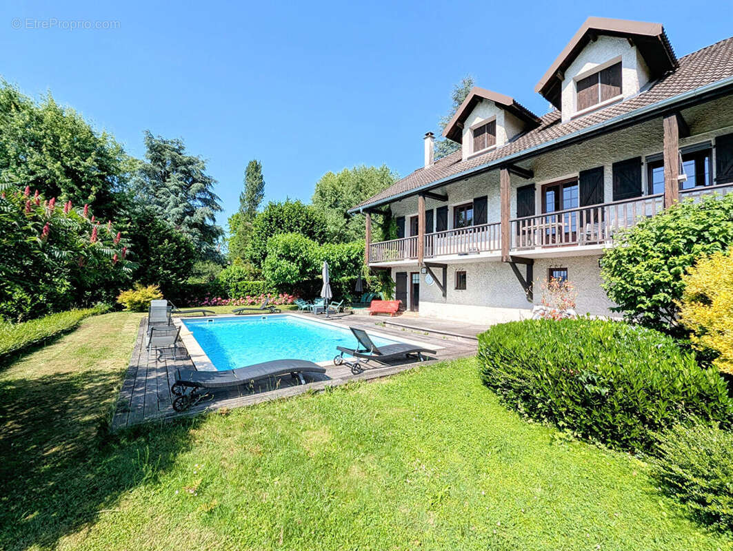 Maison à PUGNY-CHATENOD
