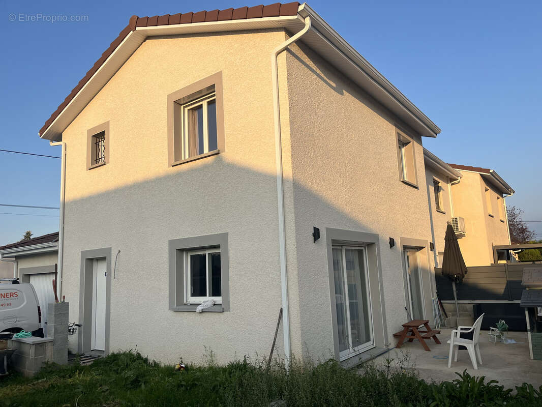 Maison à SAINT-ROMAIN-DE-JALIONAS