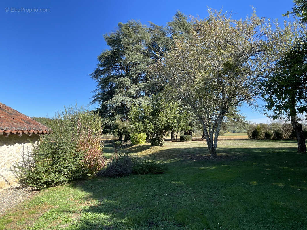 Maison à VIC-FEZENSAC